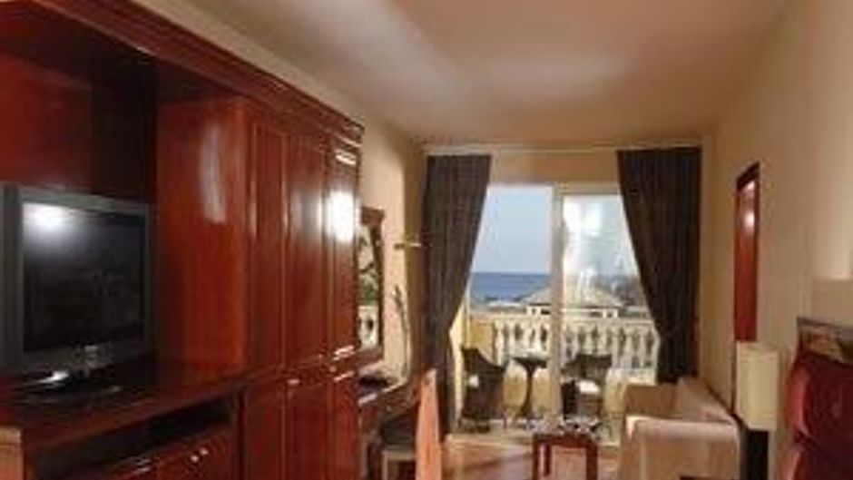 Minos Imperial Suite