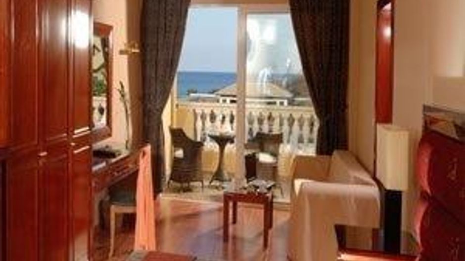 Minos Imperial Room