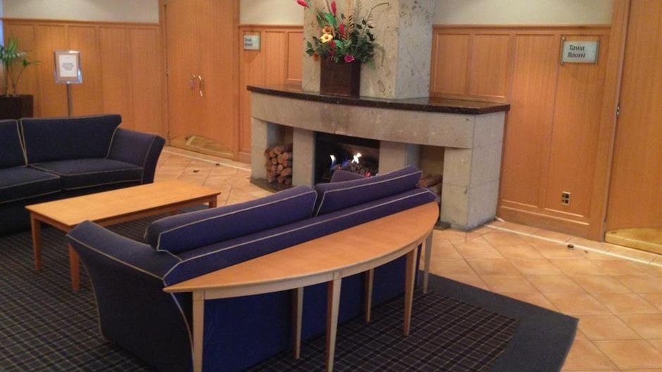 Brentwood Hotel Lobby