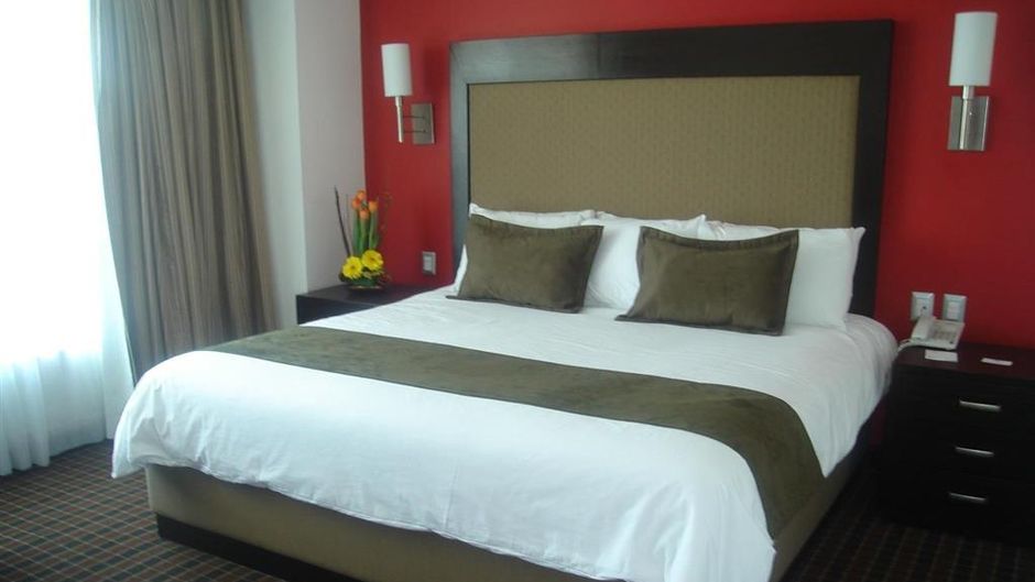 Hotel and Suites PF Room