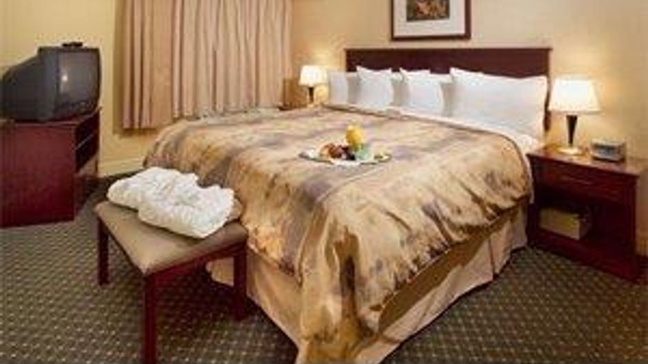 Chateau Nova Kingsway Room