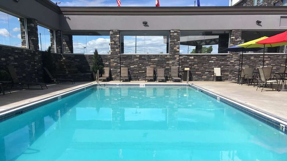 Carriage House Inn Pool