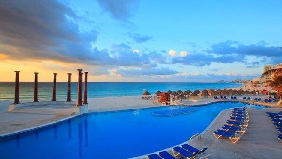 Krystal Cancun Pool
