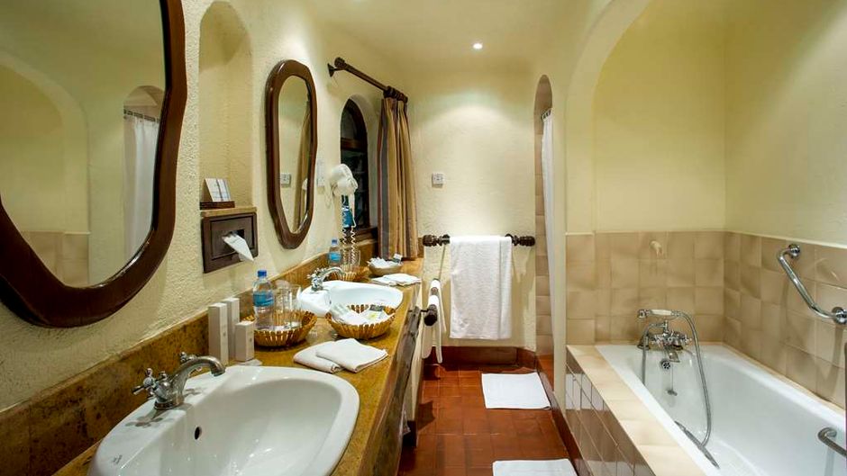Serengeti Serena Safari Lodge Room