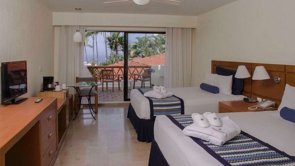 Plaza Pelicanos Grand Beach Resort Room