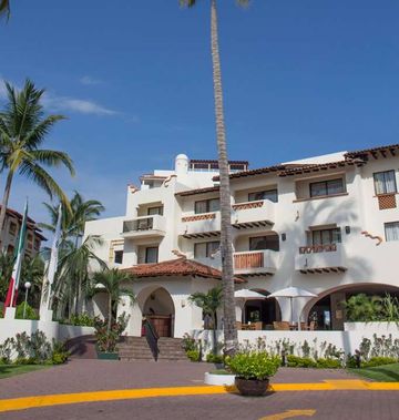 Plaza Pelicanos Grand Beach Resort