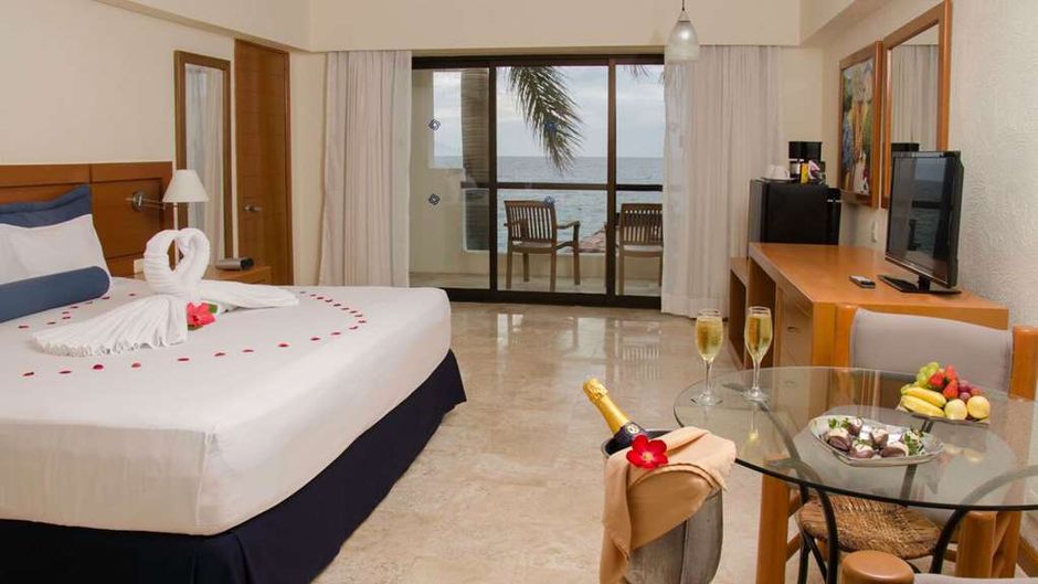 Plaza Pelicanos Grand Beach Resort Room