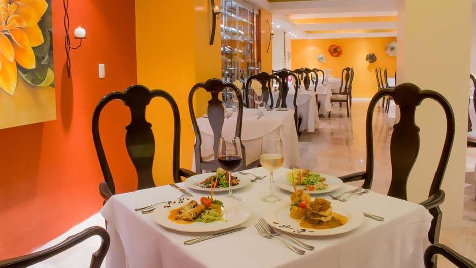 Plaza Pelicanos Grand Beach Resort Restaurant