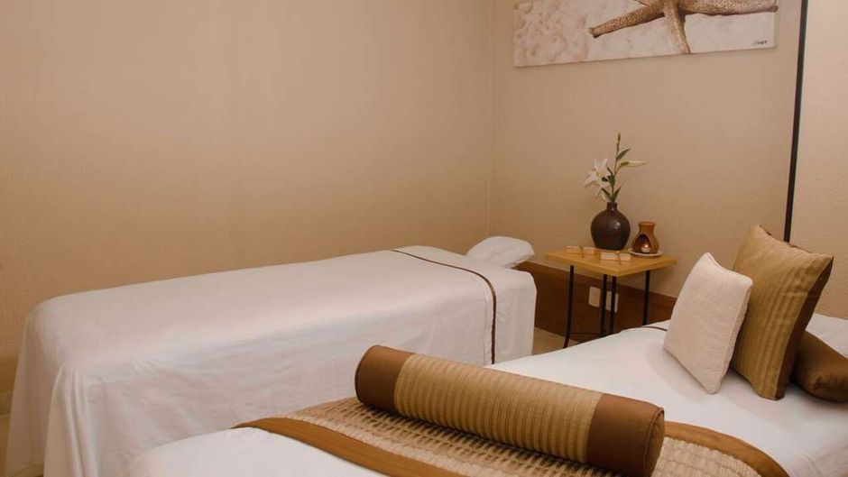 Plaza Pelicanos Grand Beach Resort Spa