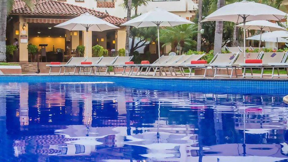 Plaza Pelicanos Grand Beach Resort Pool