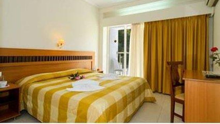 Mendi Hotel Room
