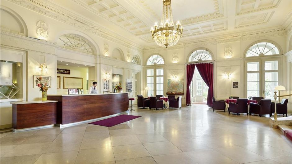 Austria Trend Schloss Wilhelminenberg Lobby