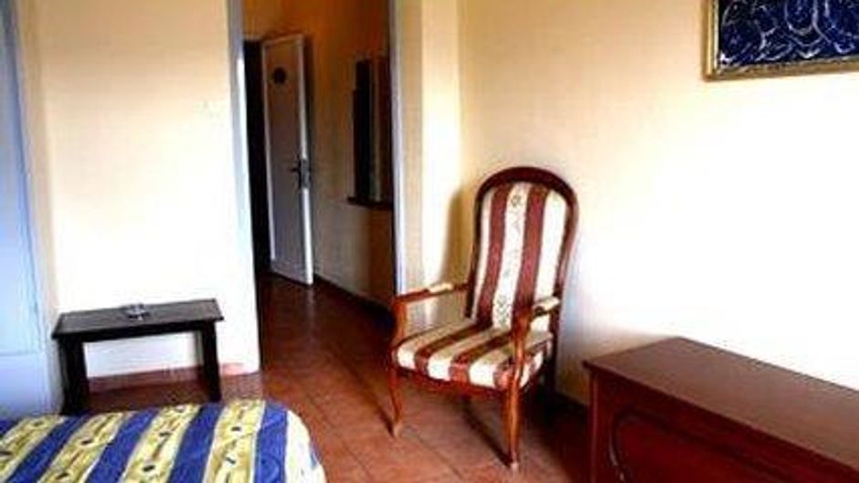 Lecadin Hotel Room