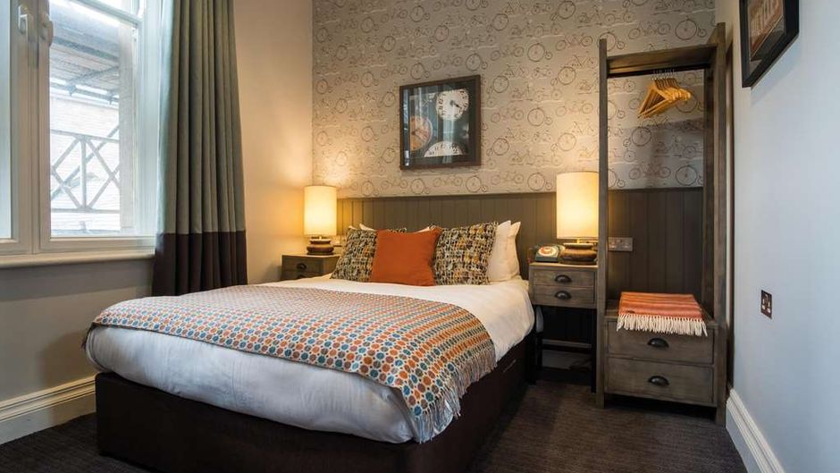 Toll House Inn Room