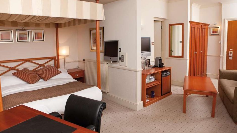 The North Lakes Hotel Room
