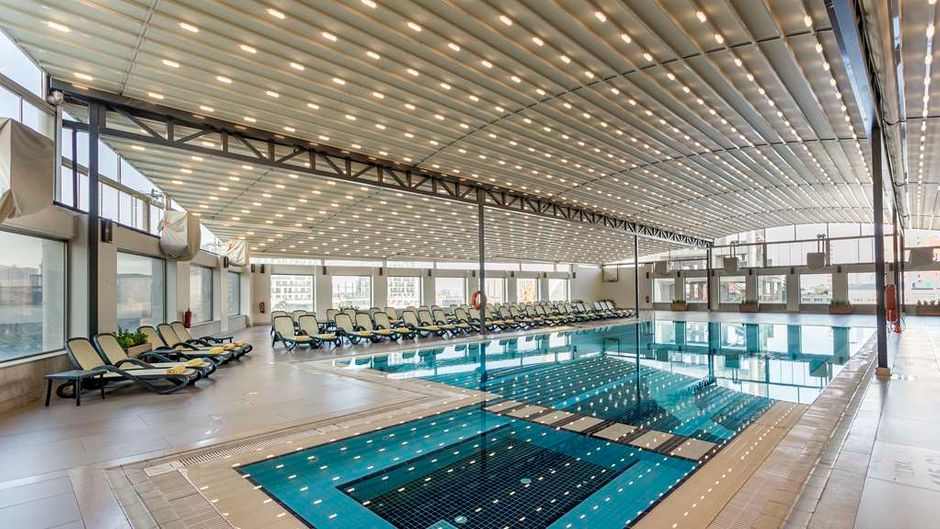 Titanic Business Kartal Hotel Pool