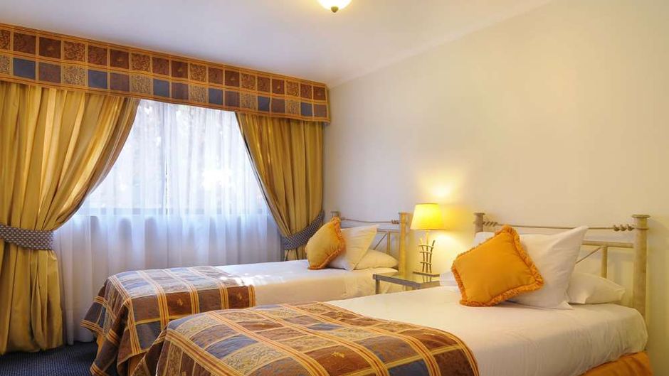 Park Plaza Apartments Room