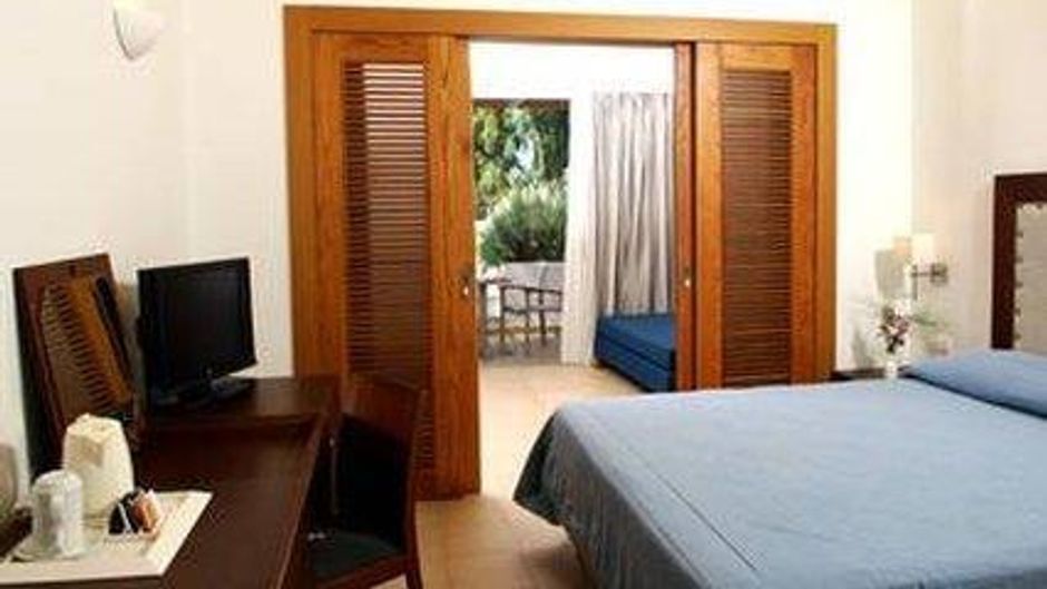 Lakitira Resort Hotel Room