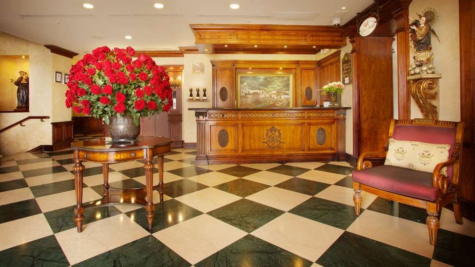 Hotel Plaza Grande Lobby