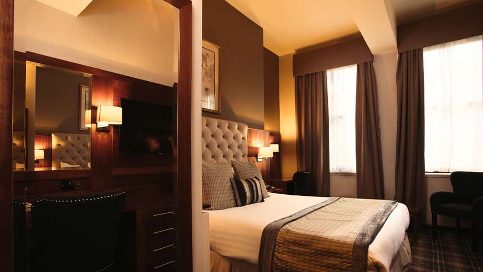 Vermont Hotel Room