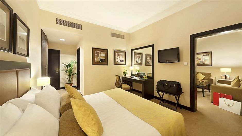 Al Manzel Hotel Apartments Suite