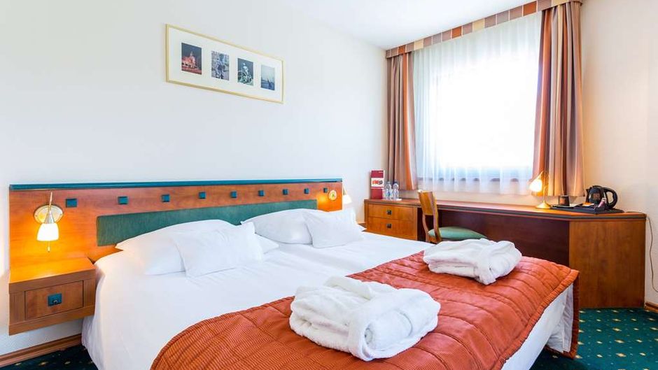 Qubus Hotel Room