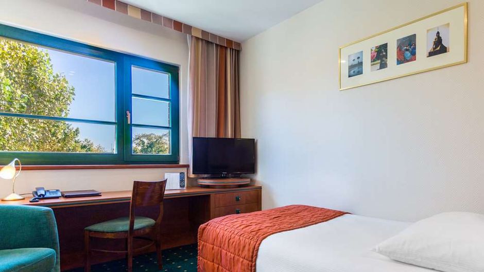 Qubus Hotel Room