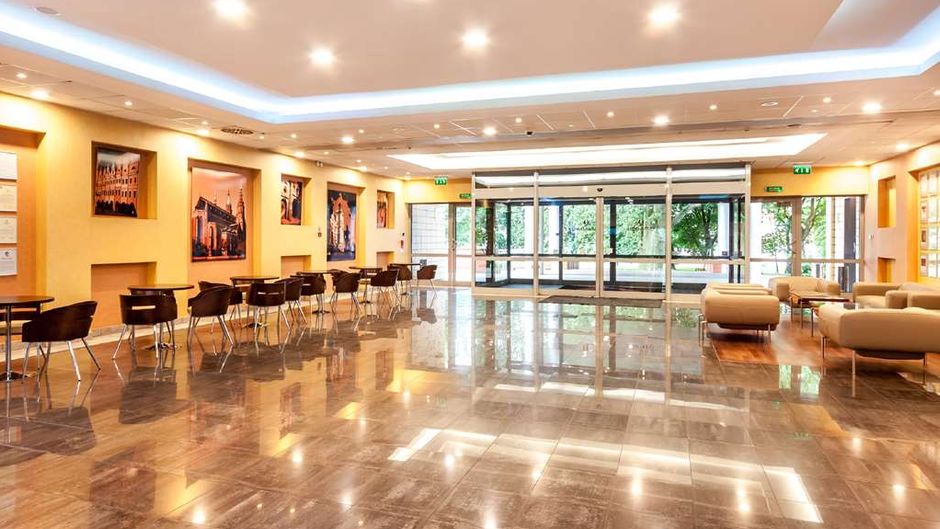 Qubus Hotel Lobby