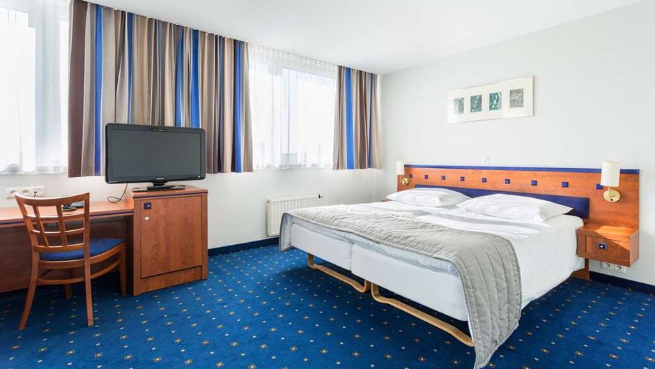 Qubus Hotel Room