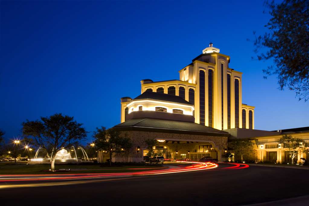 L'Auberge du Lac Hotel & Casino- Deluxe Lake Charles, LA Hotels
