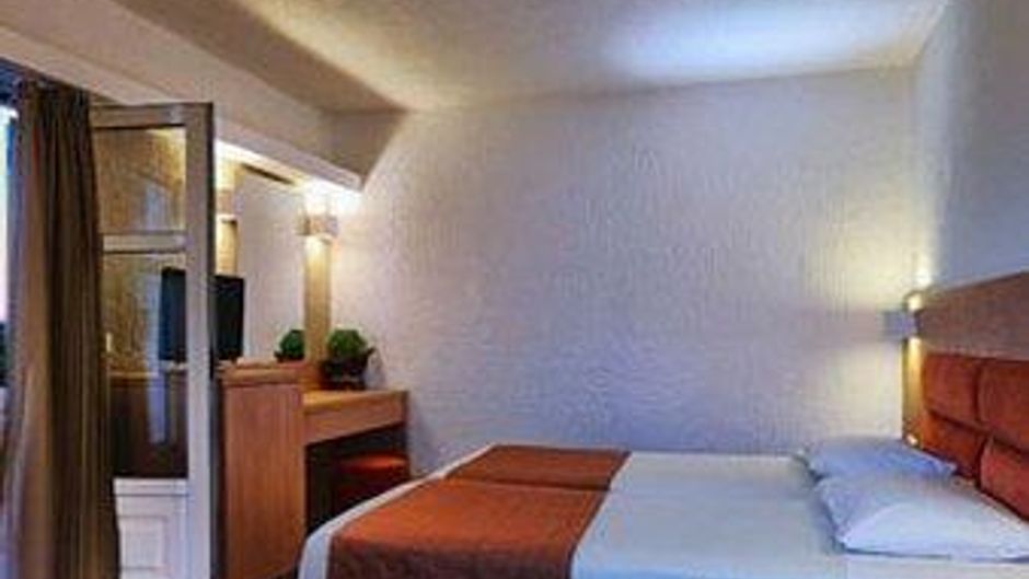 Sirens Beach Hotel Room