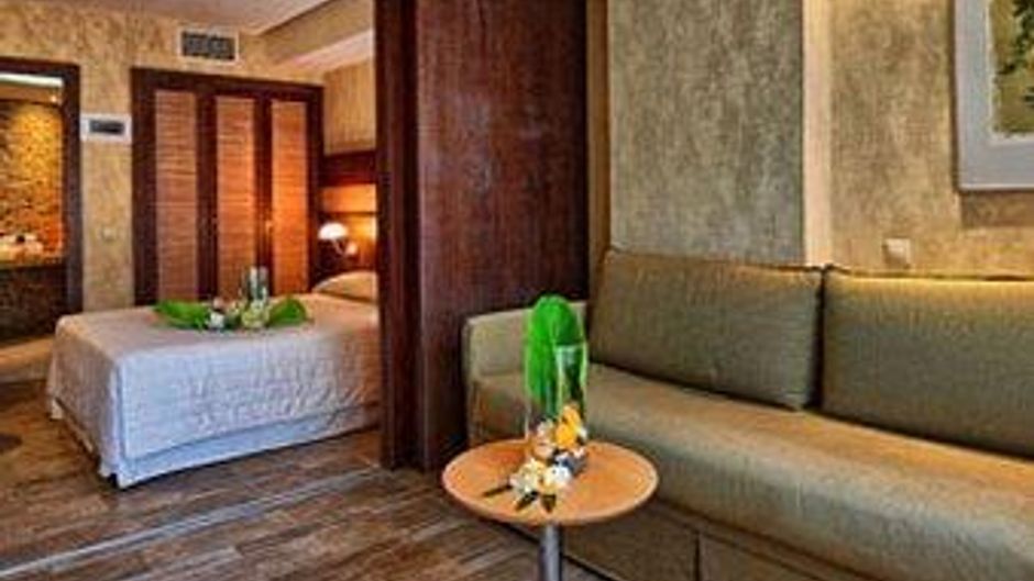 Sirens Beach Hotel Room