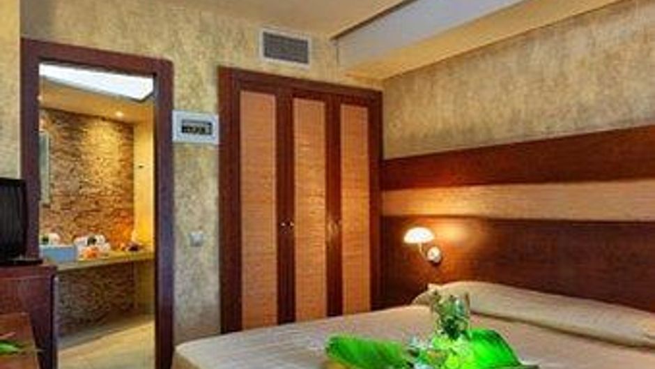 Sirens Beach Hotel Room