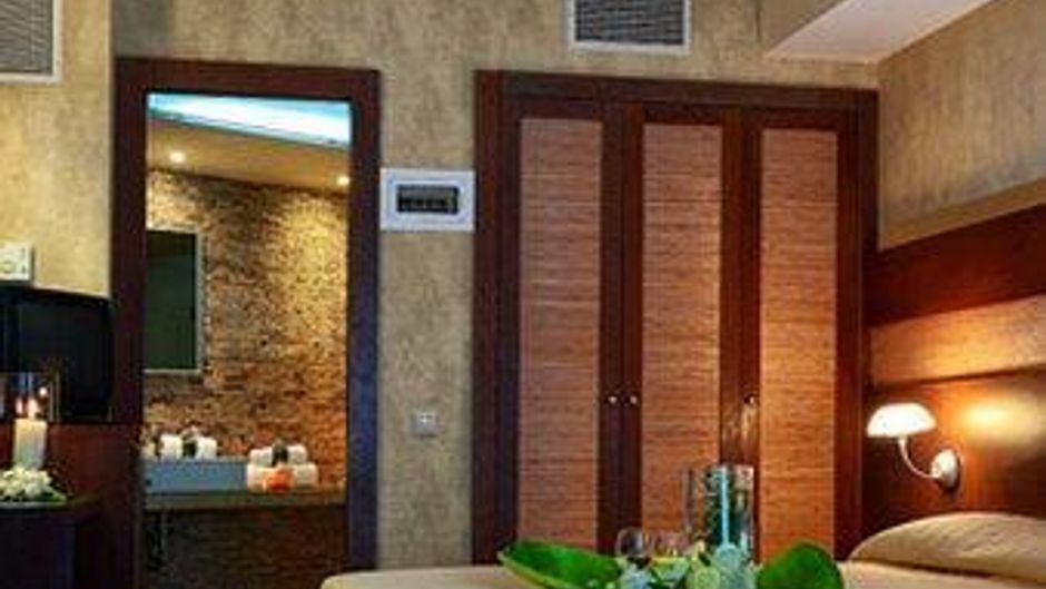 Sirens Beach Hotel Room