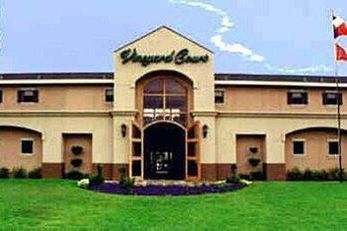 Vineyard Court Designer Suites Hotel