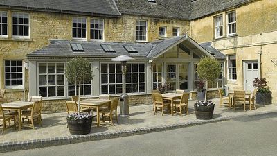 Noel Arms Hotel