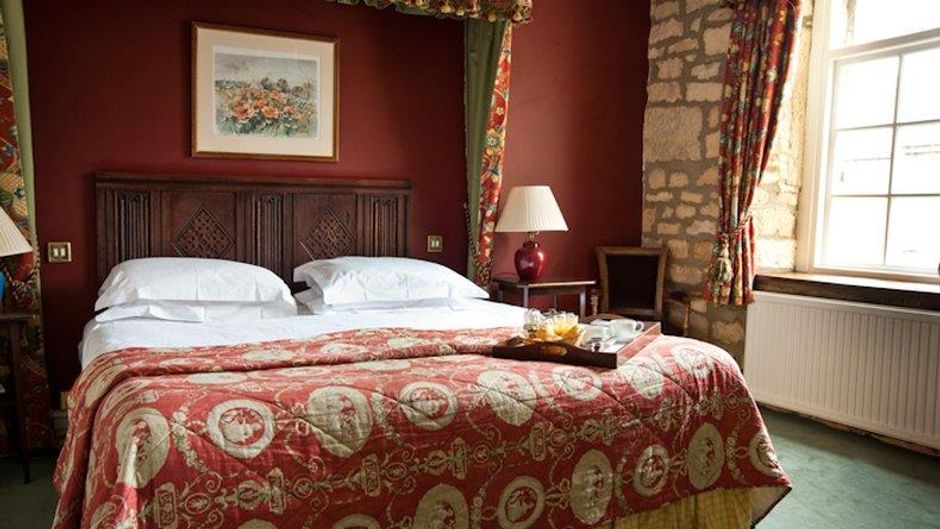 Noel Arms Hotel Room