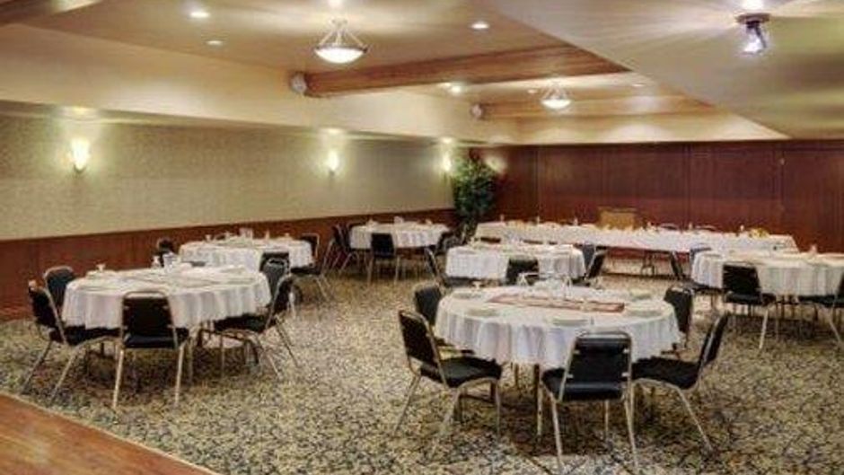 Lakeview Inn & Suites Hinton Meeting