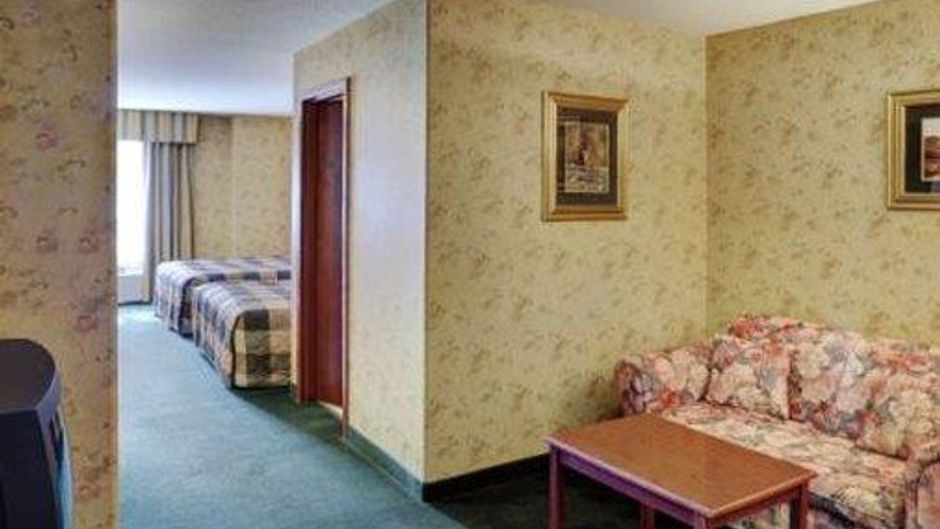Lakeview Inn & Suites Fort Saskatchewan Suite