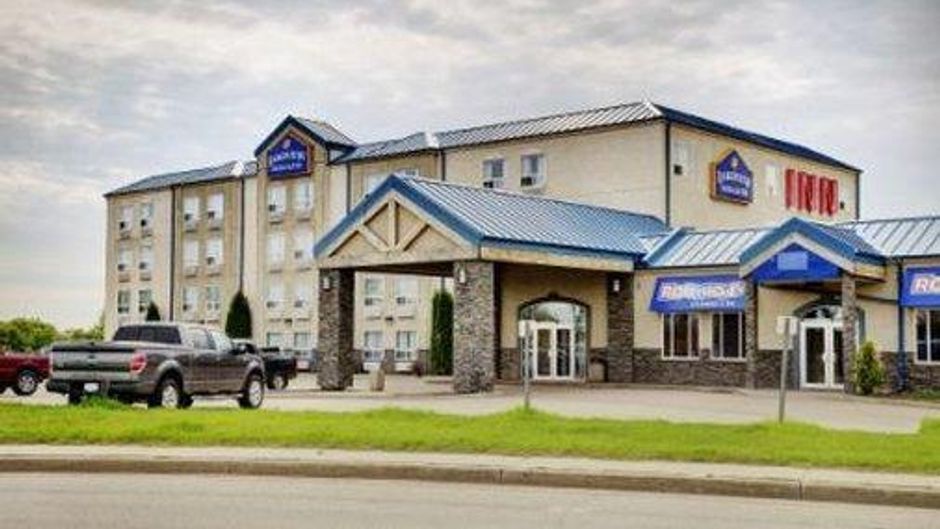 Lakeview Inn & Suites Fort Saskatchewan Exterior