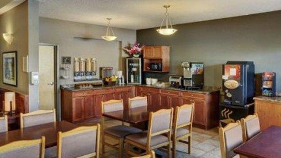 Lakeview Inn & Suites Fort Nelson Restaurant