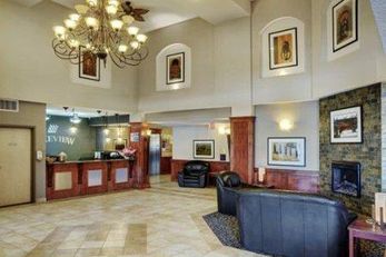 Lakeview Inn & Suites Fort Nelson