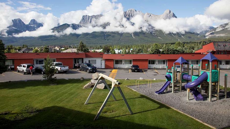 Rocky Mountain Ski Lodge Exterior