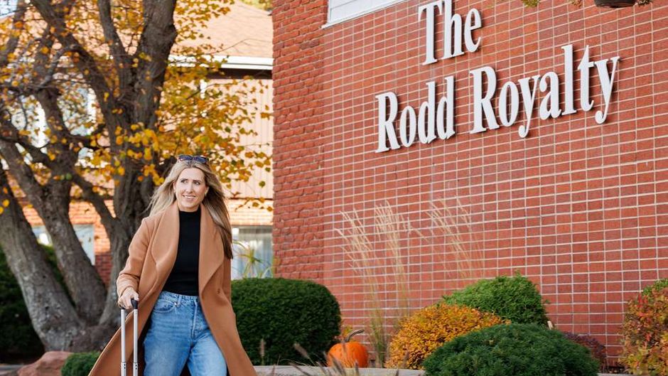 Rodd Royalty Inn & Suites Exterior