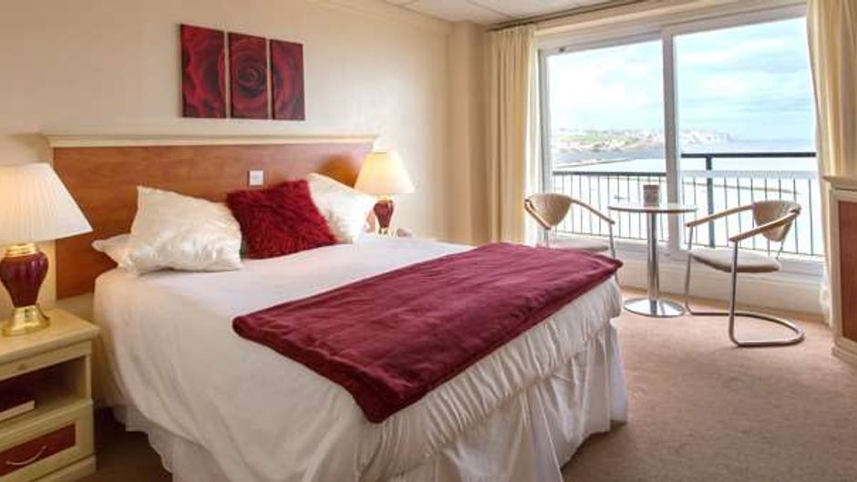 Grand Burstin Hotel Room