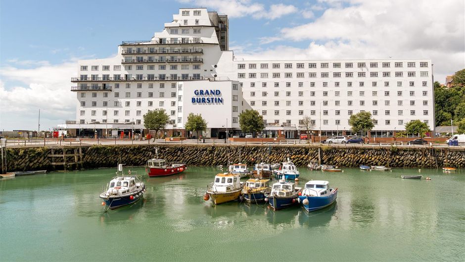 Grand Burstin Hotel Exterior