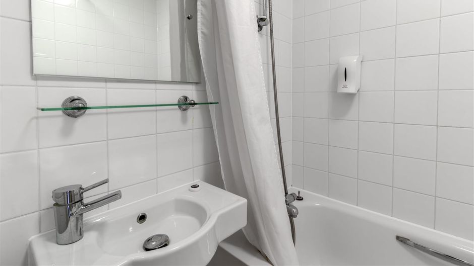 Grand Burstin Hotel Room
