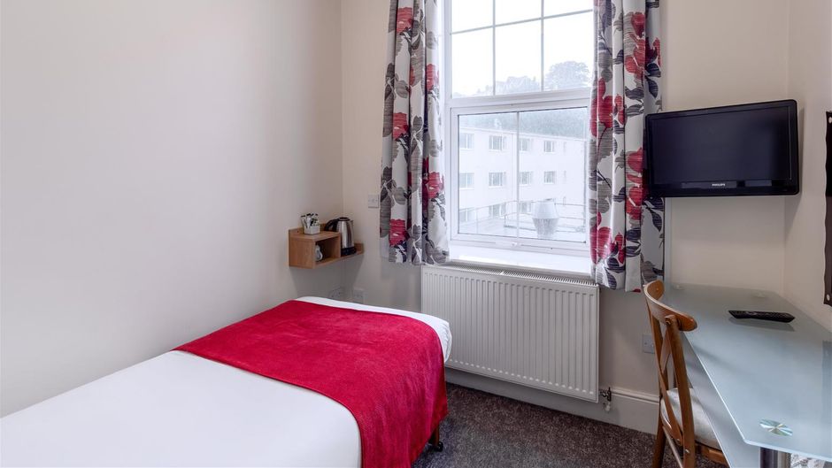 Grand Burstin Hotel Room