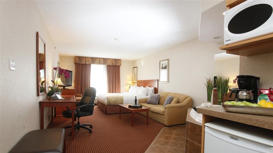 Stonebridge Hotel Dawson Creek Room