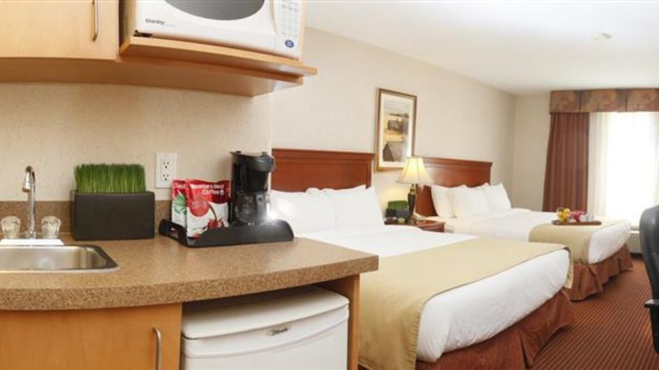 Stonebridge Hotel Dawson Creek Room